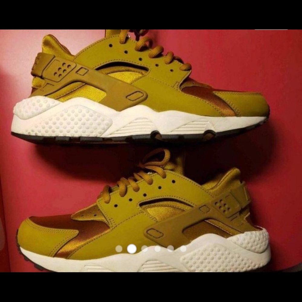 Women 7.5 bronzing huarache. No box